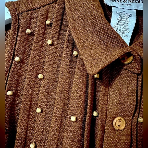 Vintage sleeveless Danny & Nicole top with wooden bead embellishments. - Picture 4 of 5